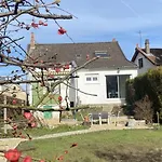 Maison Rénovée à Avec Jardin Et Véranda - Fr-1-489-469 *