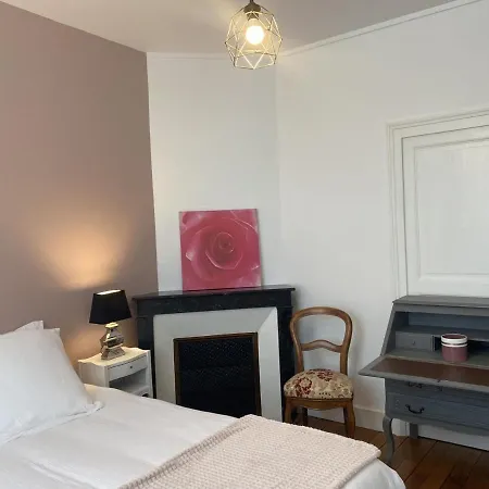 Casa vacanze Paisible à Moulins: Charme Ancien, Jardin Clos, Centre Accessible - Fr-1-489-469 *