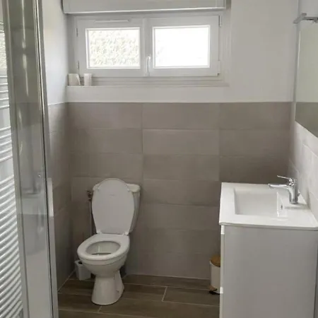 Paisible à Moulins: Charme Ancien, Jardin Clos, Centre Accessible - Fr-1-489-469 * Moulins (Allier)