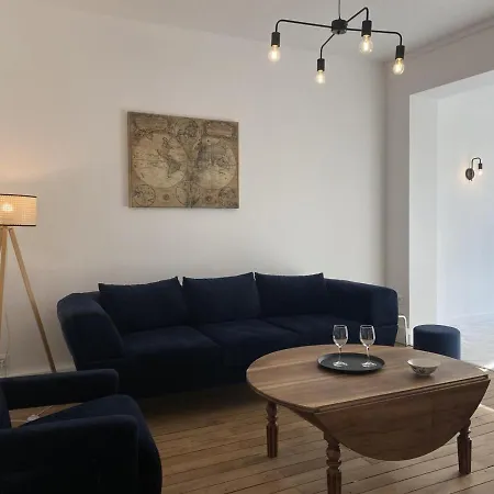 Casa vacanze Paisible à Moulins: Charme Ancien, Jardin Clos, Centre Accessible - Fr-1-489-469 *