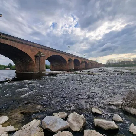 Casa vacanze Paisible à Moulins: Charme Ancien, Jardin Clos, Centre Accessible - Fr-1-489-469