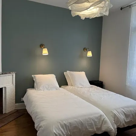 Paisible à Moulins: Charme Ancien, Jardin Clos, Centre Accessible - Fr-1-489-469 *