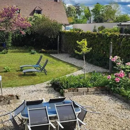 Casa vacanze Paisible à Moulins: Charme Ancien, Jardin Clos, Centre Accessible - Fr-1-489-469 Moulins (Allier)
