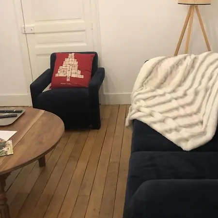 Casa vacanze Paisible à Moulins: Charme Ancien, Jardin Clos, Centre Accessible - Fr-1-489-469