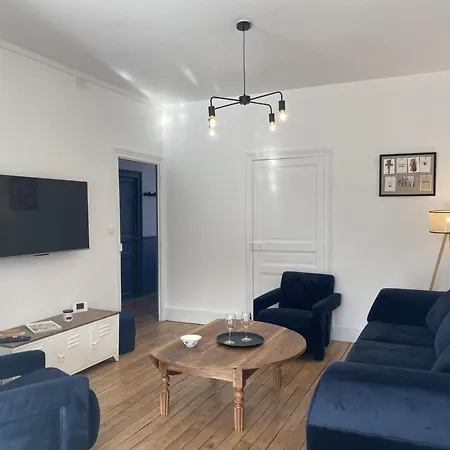 Paisible à Moulins: Charme Ancien, Jardin Clos, Centre Accessible - Fr-1-489-469 *